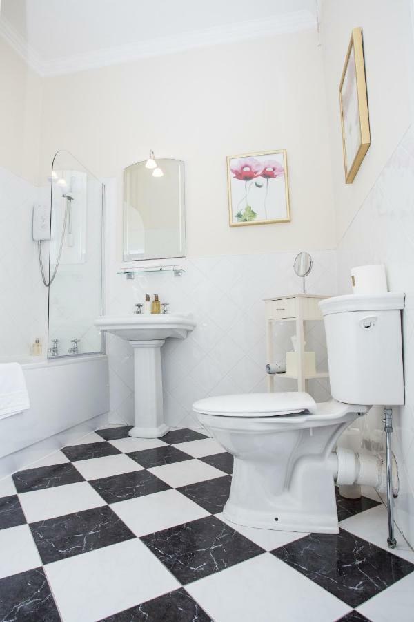 26 The Crescent - Guest House Ayr Buitenkant foto